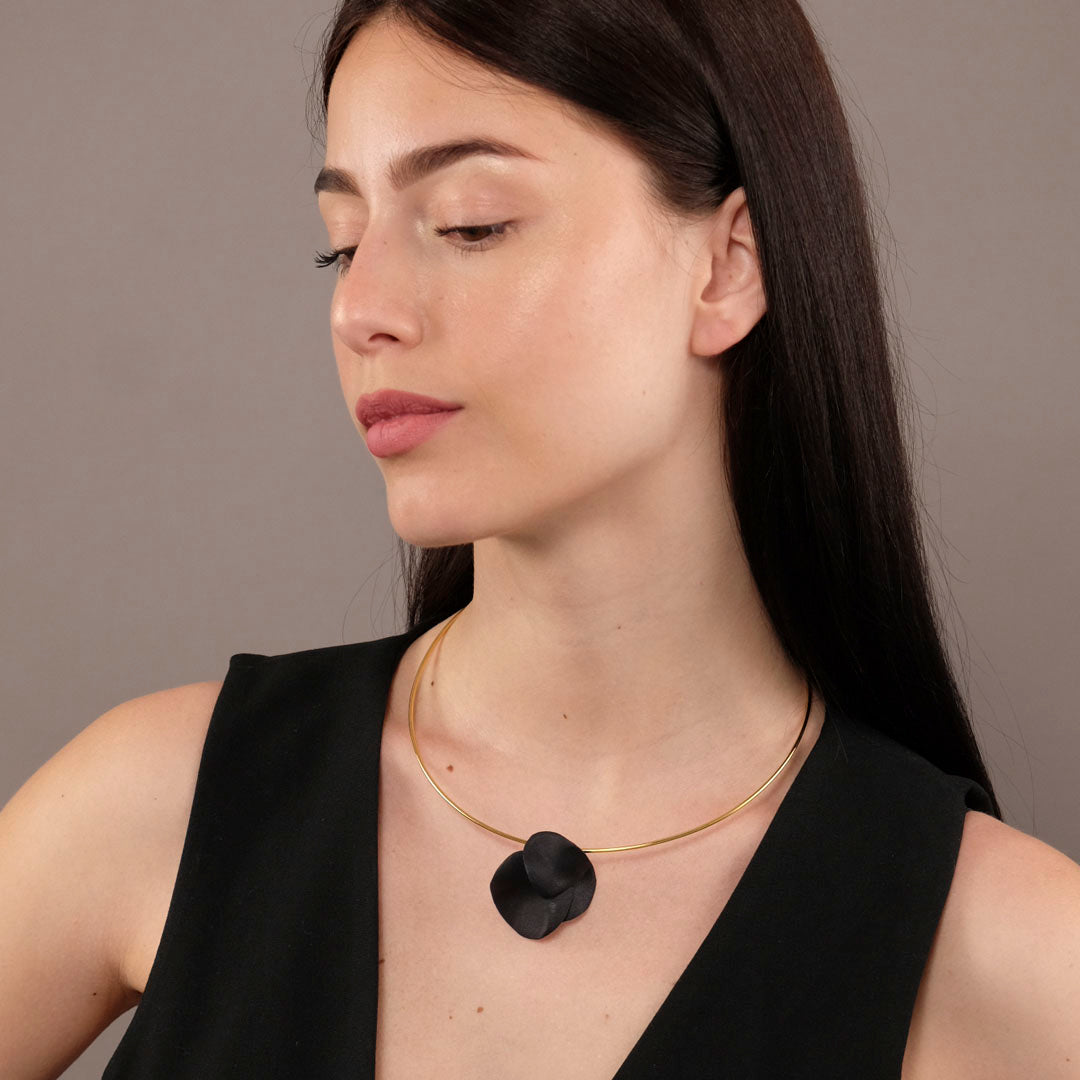Collana Peonia