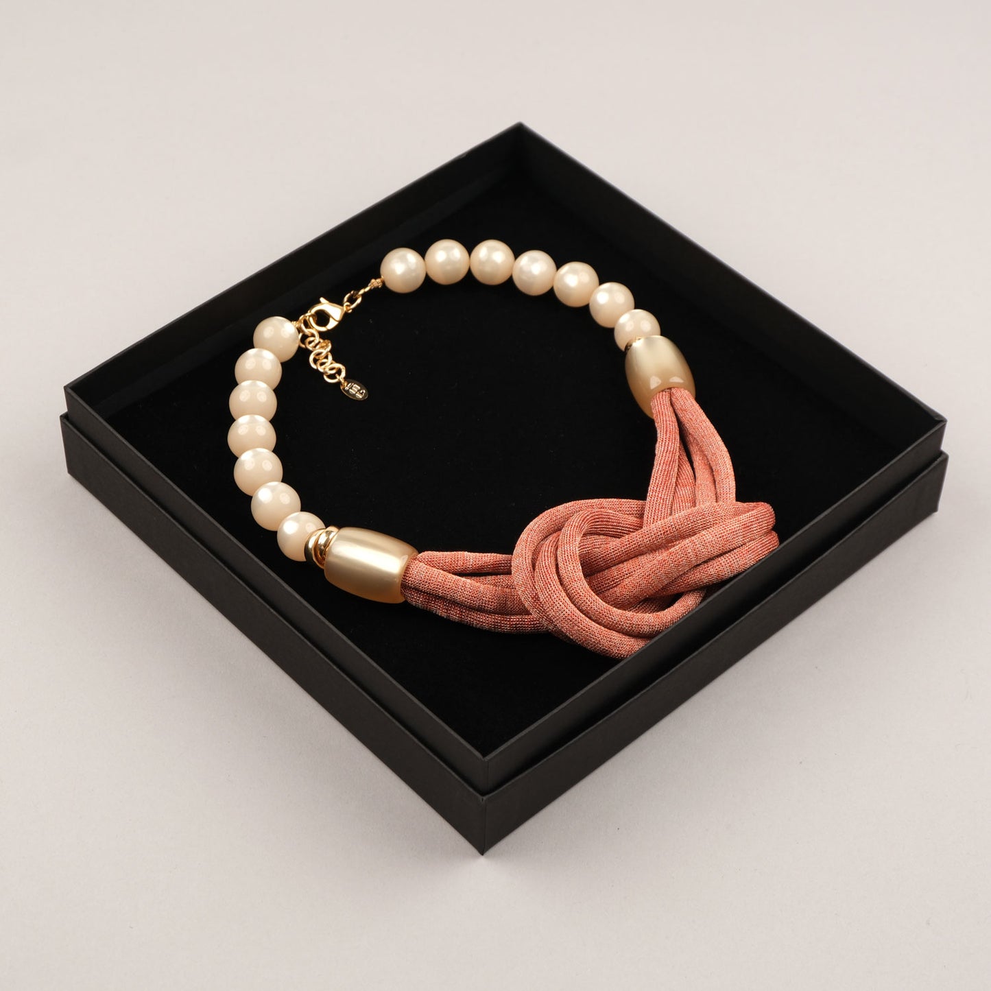 Collana Nodo con perle - Corallo