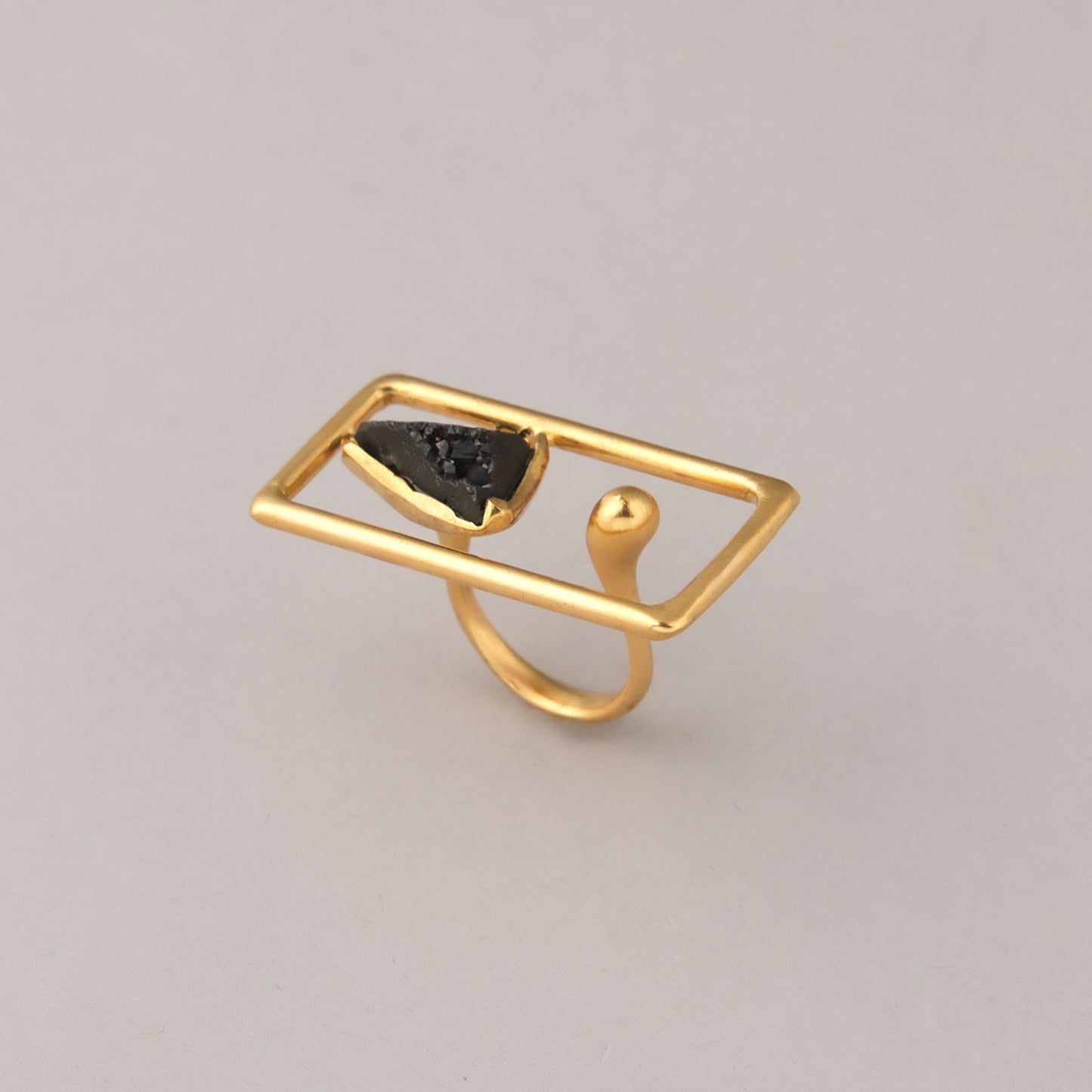 Anello Cornice - Dorato con agata nera