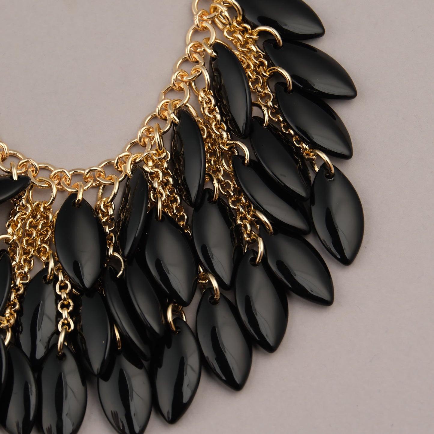 Collana Petali - Nera Girocollo
