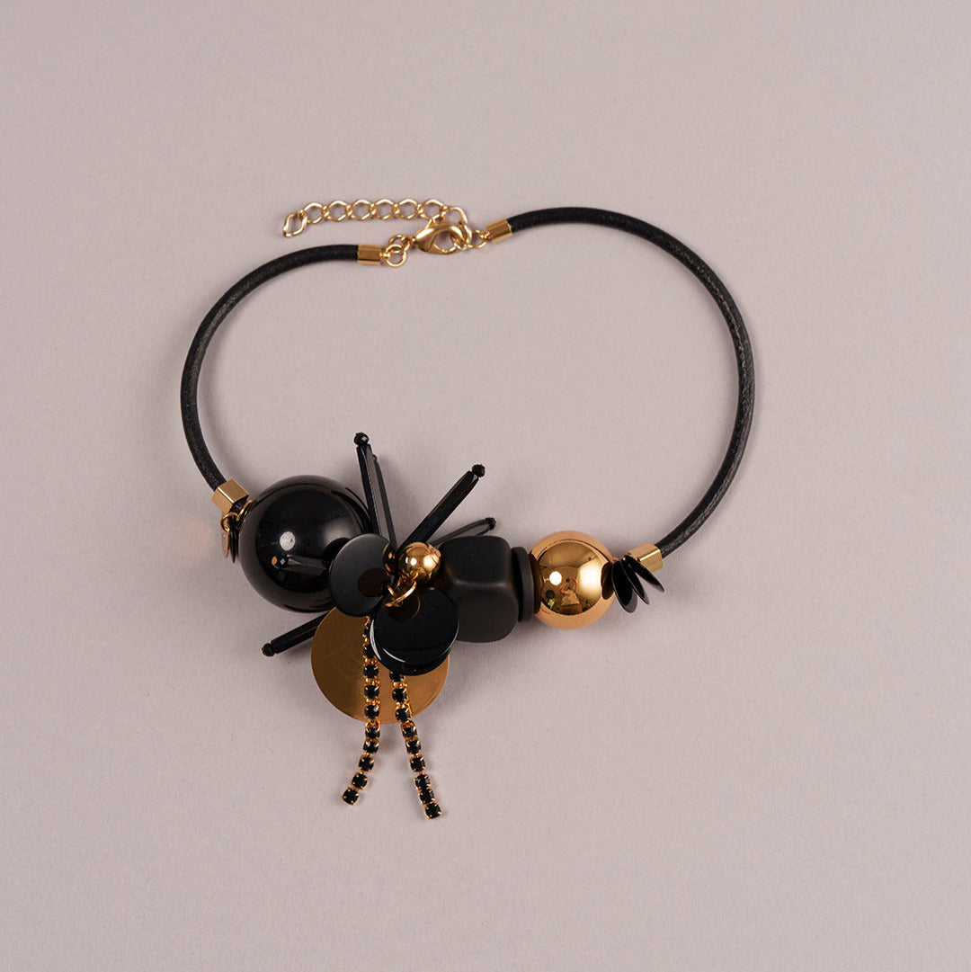 Deco necklace with swarovski crystals