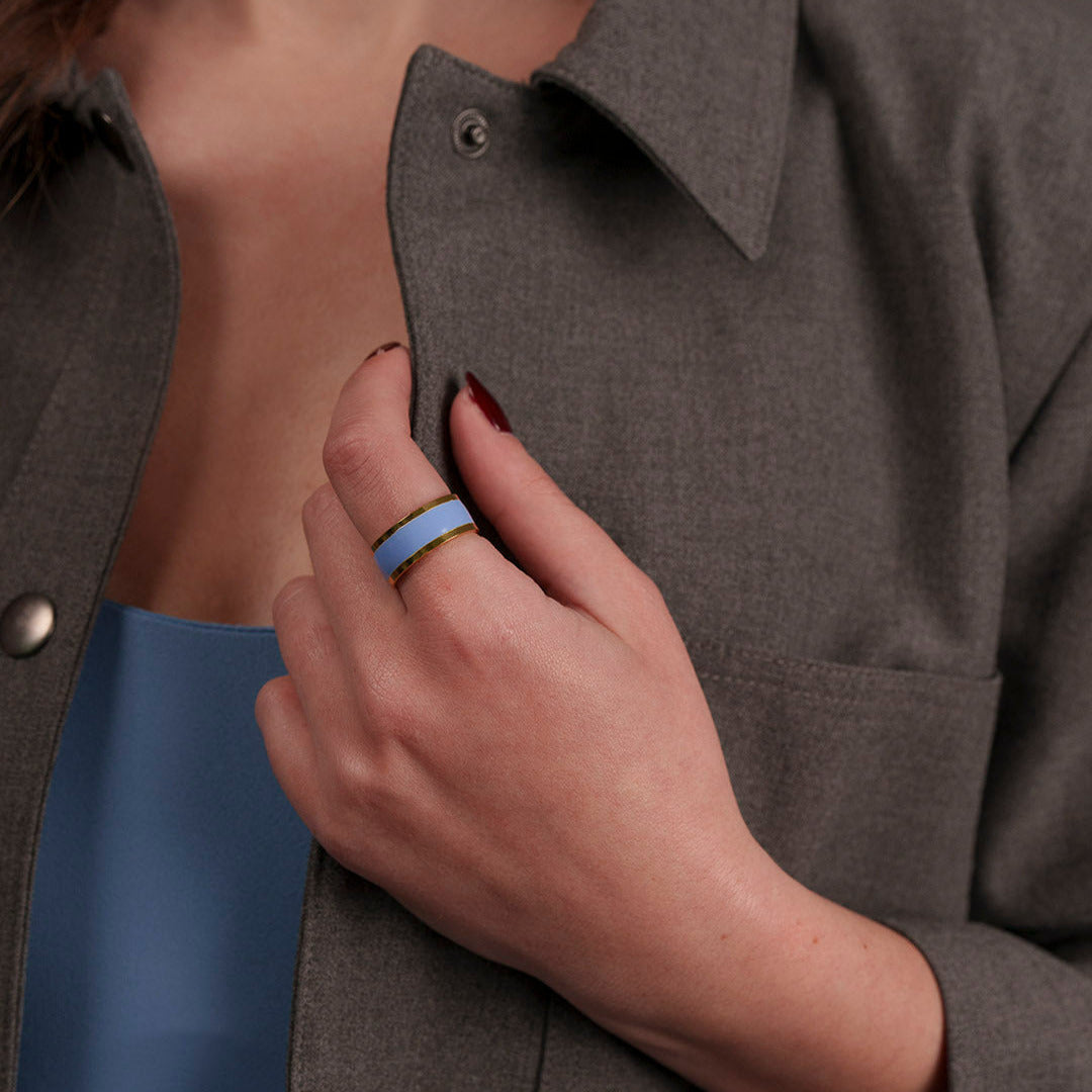 anello-fascia-piccola2-viola-lavanda-francesca-bianchi-design_indossato