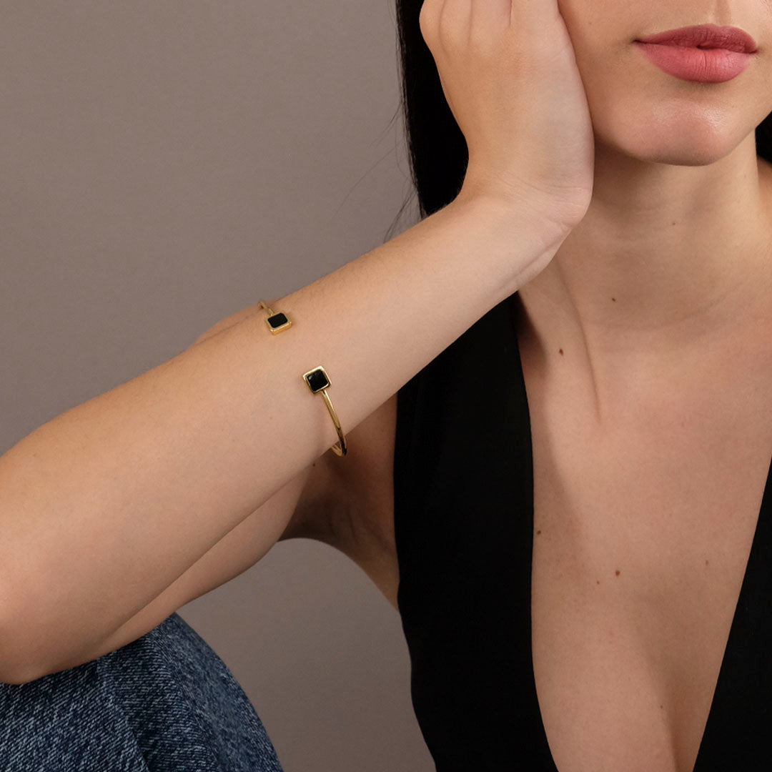 bracciale-donna-quadrati-nero-dorato-francesca-bianchi-design_indossato