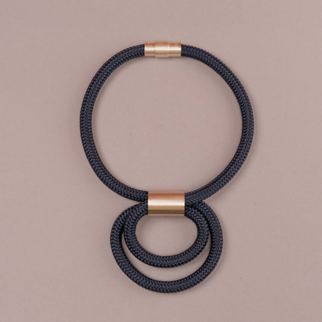 collana-cerchi-blu-e-argento-carlotta-scarabeo_frontale