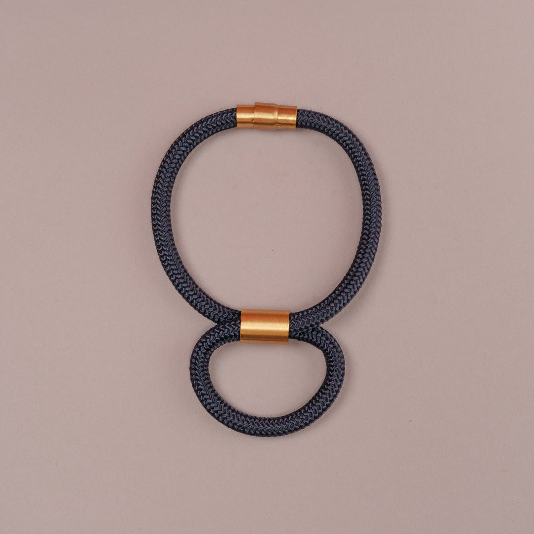 collana-cerchio-blu-e-oro-carlotta-scarabeo_frontale