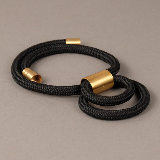collana-donna-cerchio-nero-carlotta-scarabeo