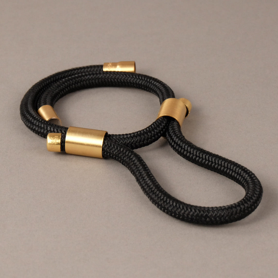 collana-donna-nero-e-oro-carlotta-scarabeo