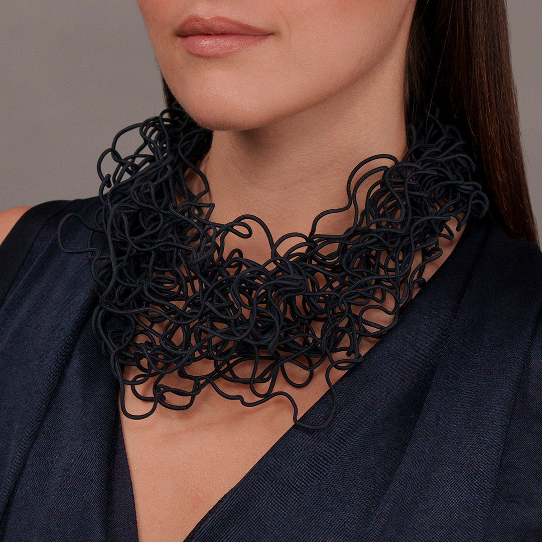 collana-donna-riccia-blu-silvia-toso