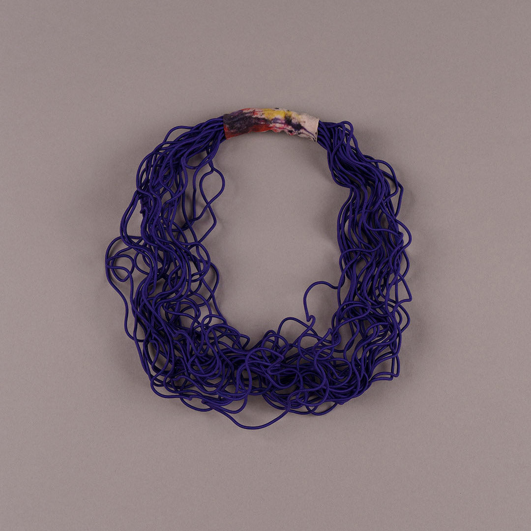 collana-donna-riccia-viola-frontale-silvia-toso
