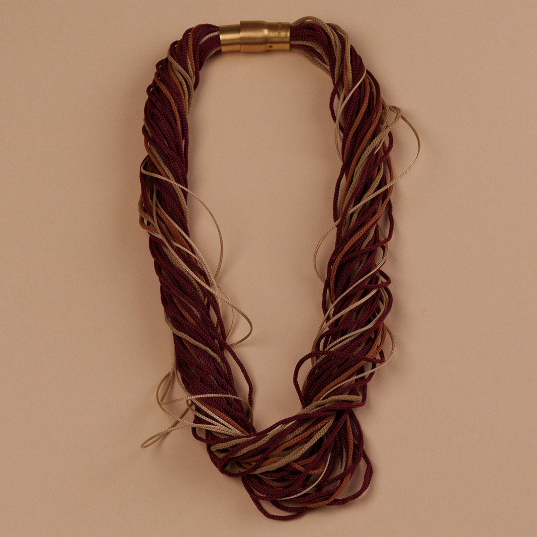 collana-fili2-bourdeaux-e-oro-carlotta-scarabeo-frontale