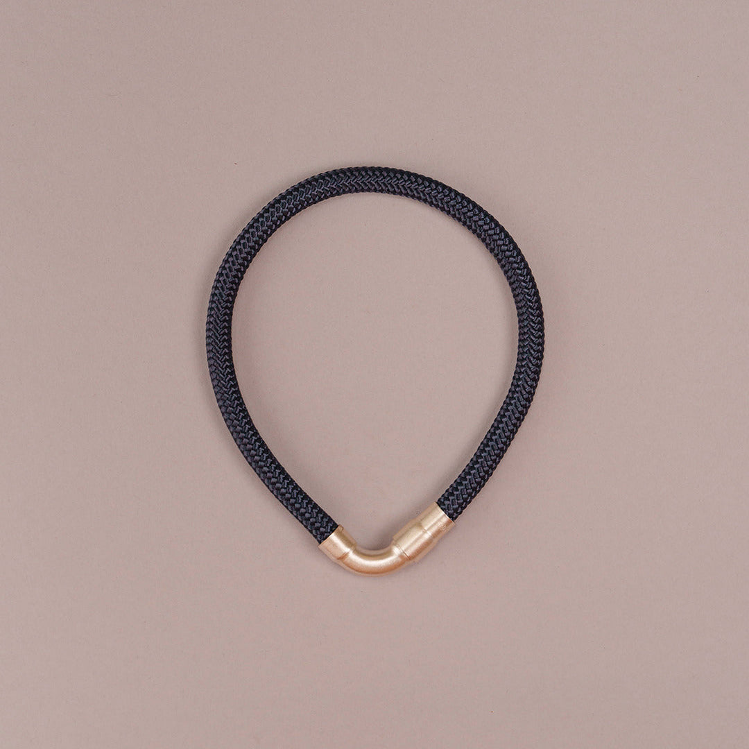 collana-goccia-blu-e-argento-carlotta-scarabeo-frontale
