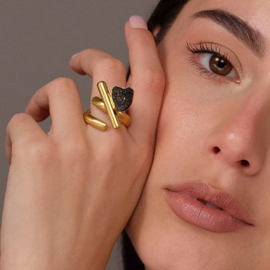 Anello Mirari - Dorato con agata nera