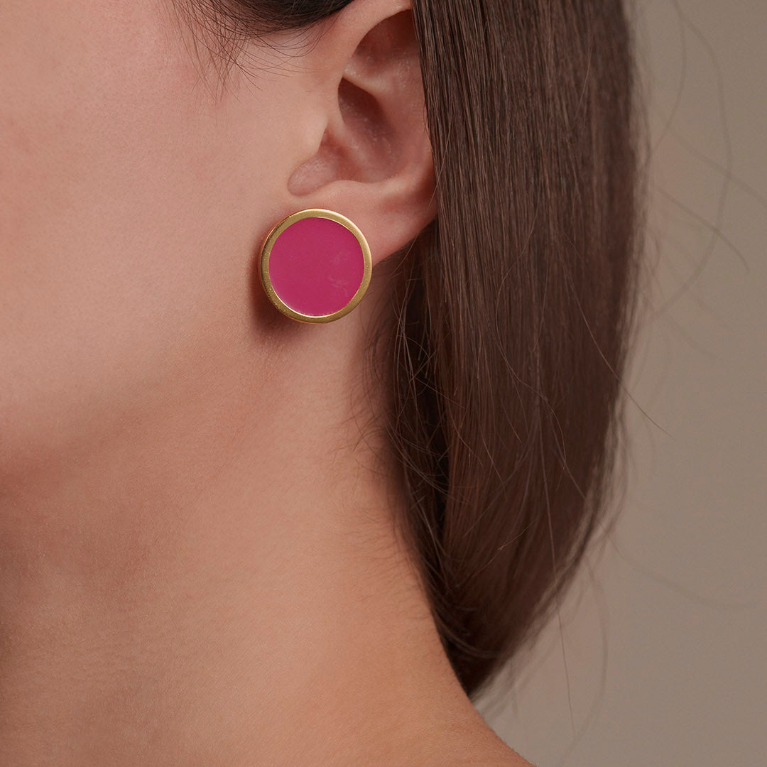 orecchini-donna-cerchio-fucsia-francesca-bianchi-design-indossati