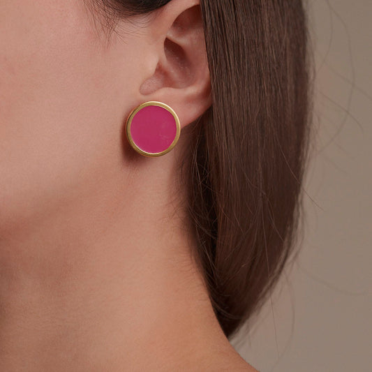 orecchini-donna-cerchio-fucsia-francesca-bianchi-design-indossati