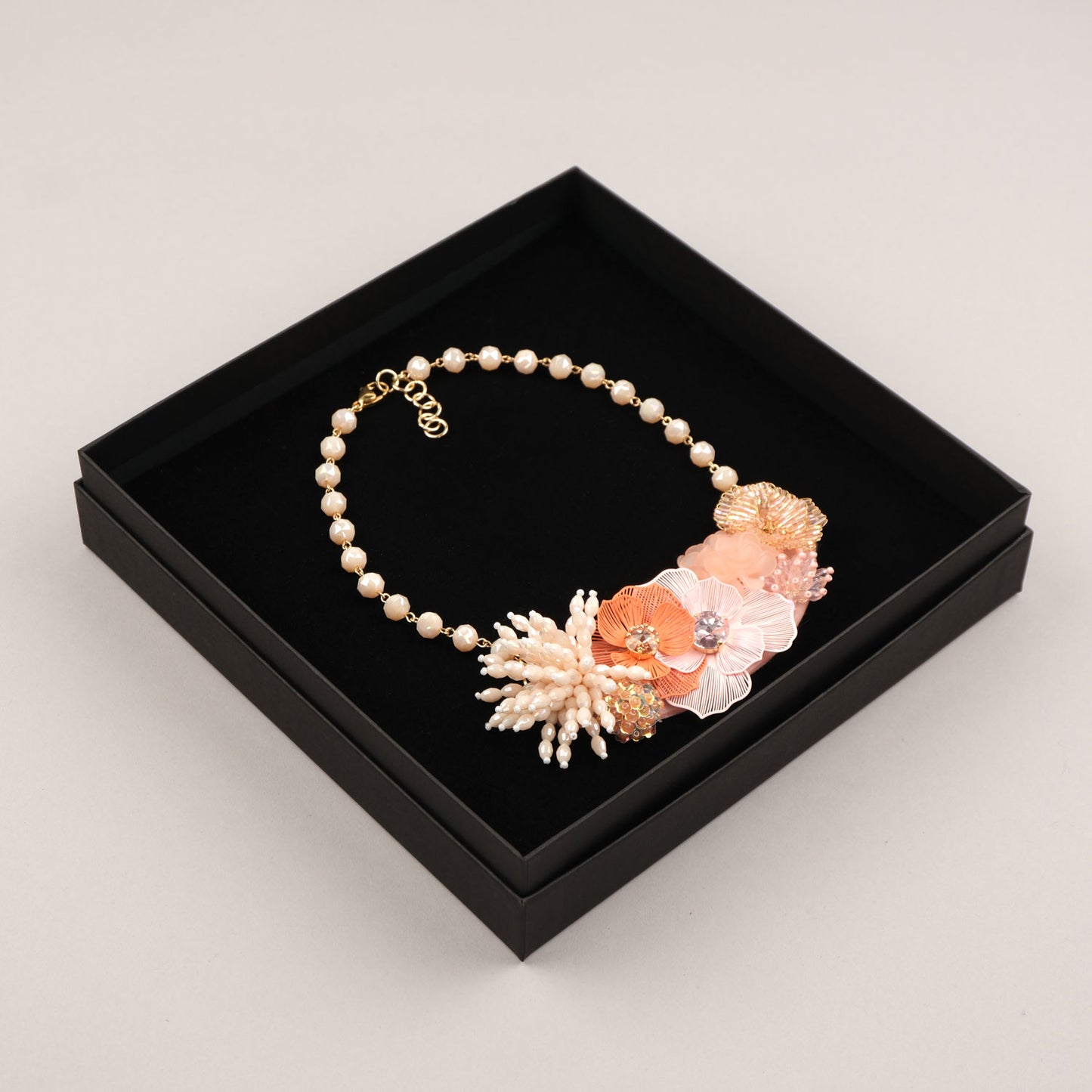 Collana Flora - Rosa, arancio, bianco perlaceo