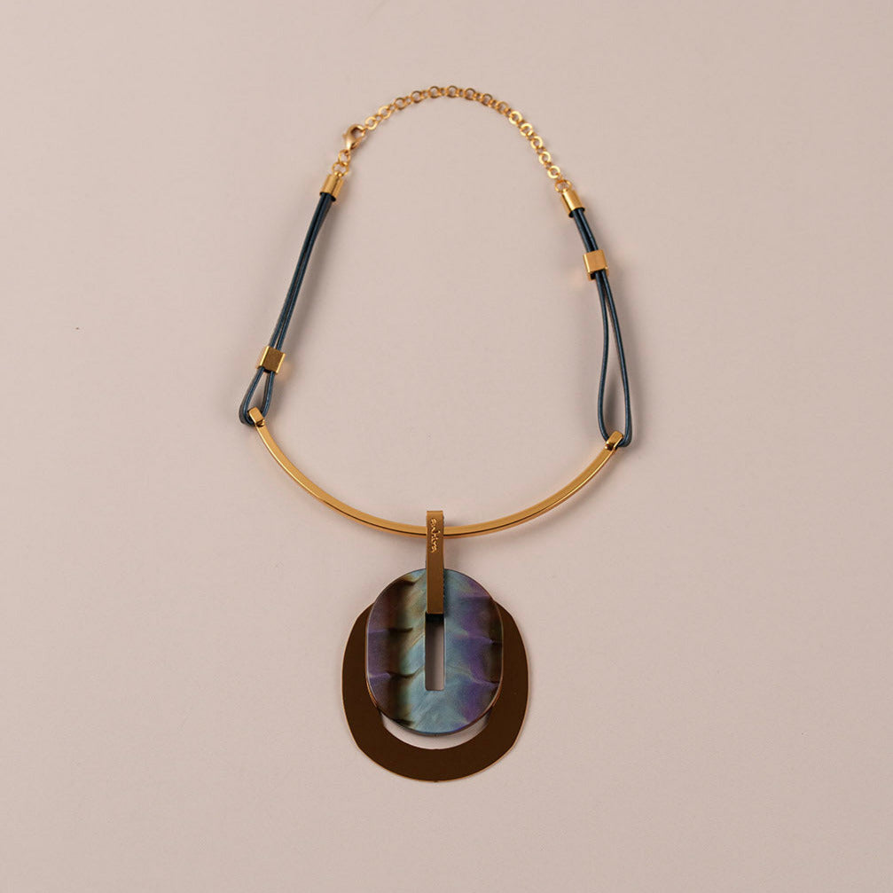 Mirror necklace with resin oval