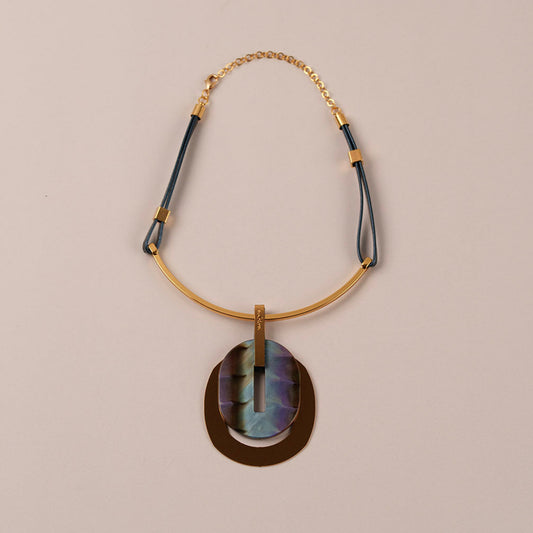 Mirror necklace with resin oval