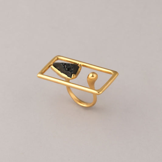 Dalia ring with stone