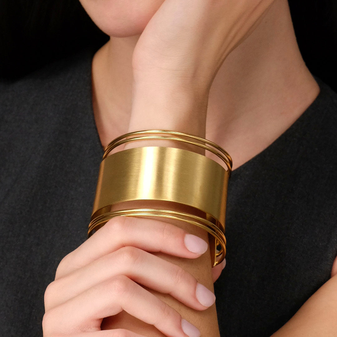 Bracciale-Esedra-Dorato-Indossato-Katerina-Vassou