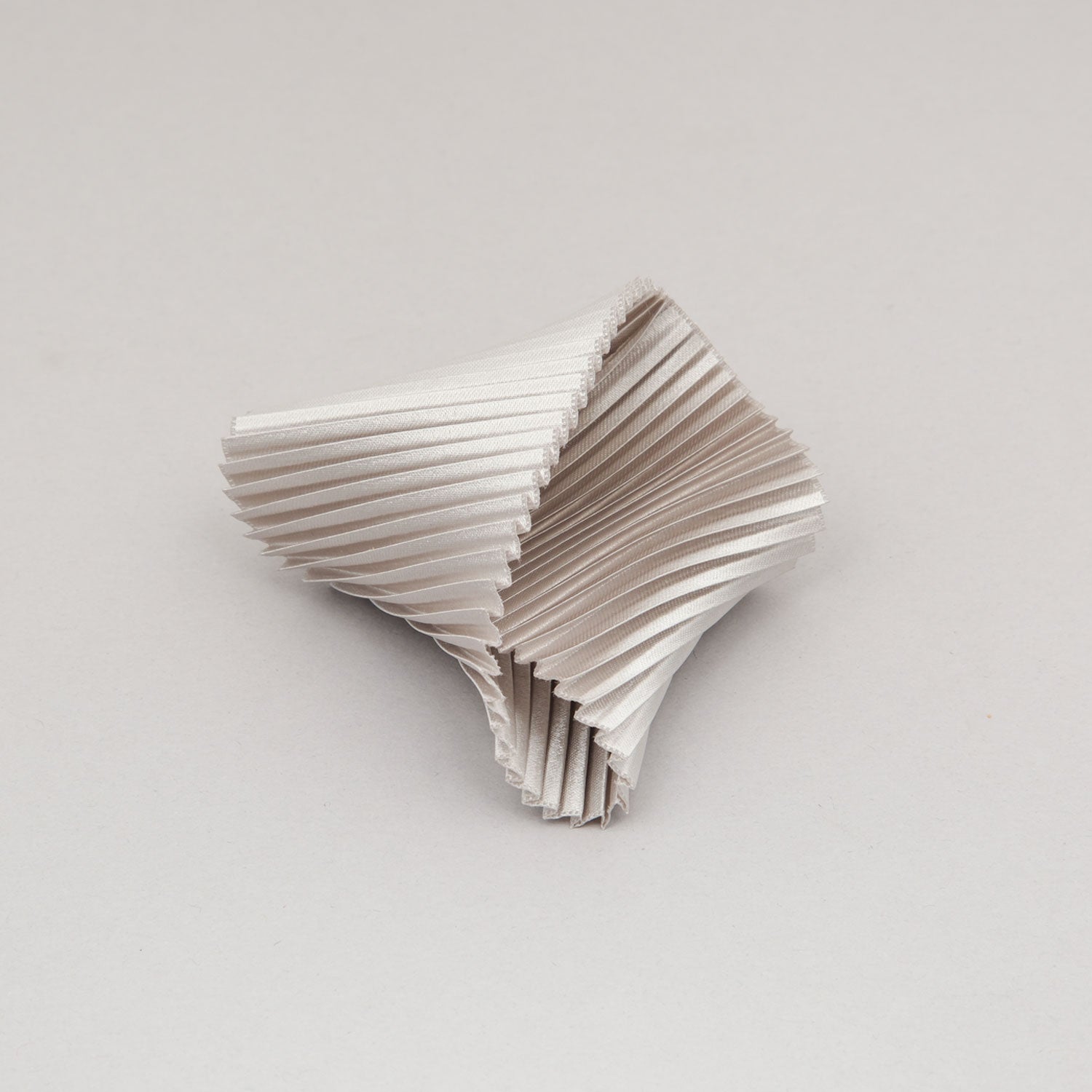 Bracciale-Seta-Argento-Laterale-Alexandra-Tsoukala
