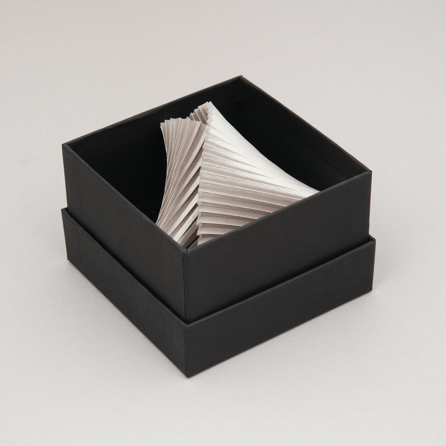 Bracciale-Seta-Argento-Packaging-Alexandra-Tsoukala
