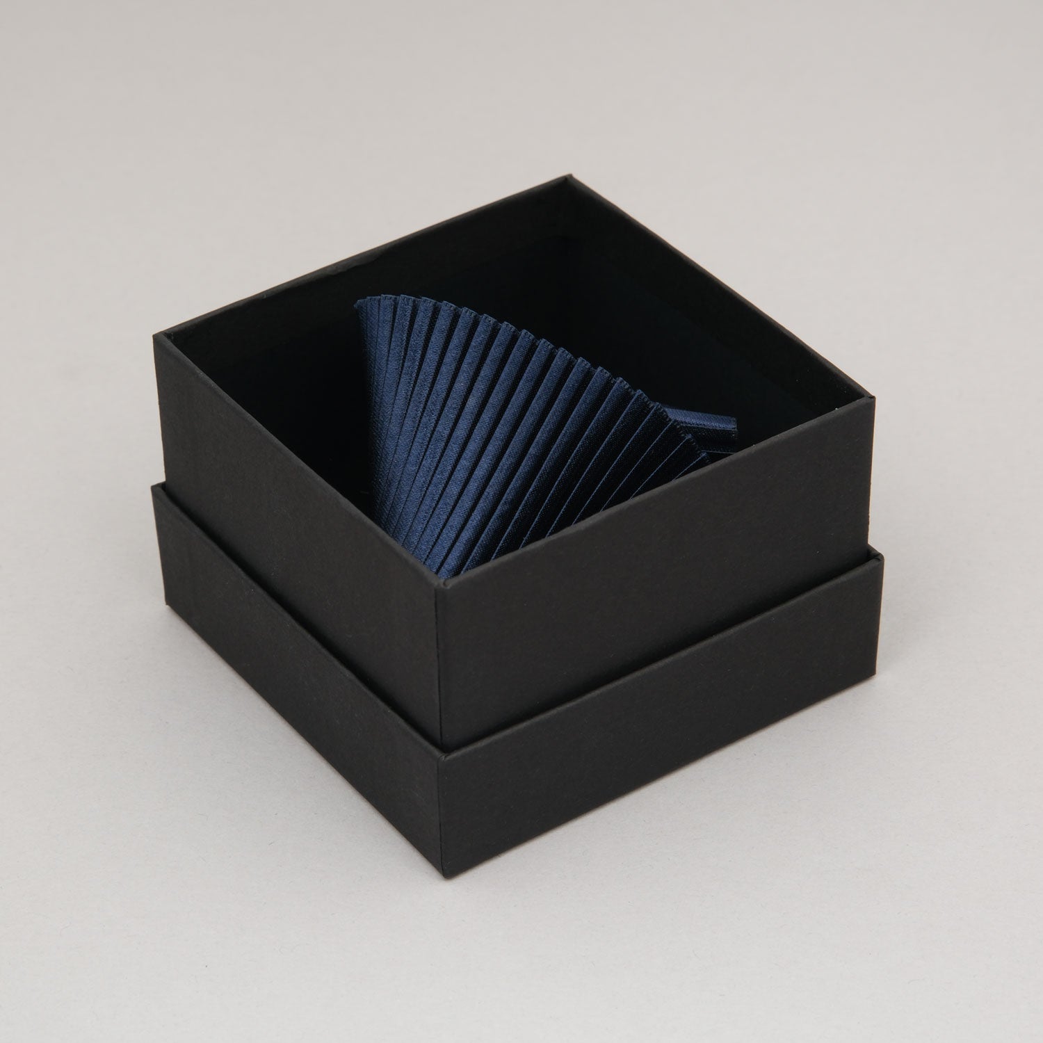 Bracciale-Seta-Blu-Navy-Packaging-Alexandra-Tsoukala