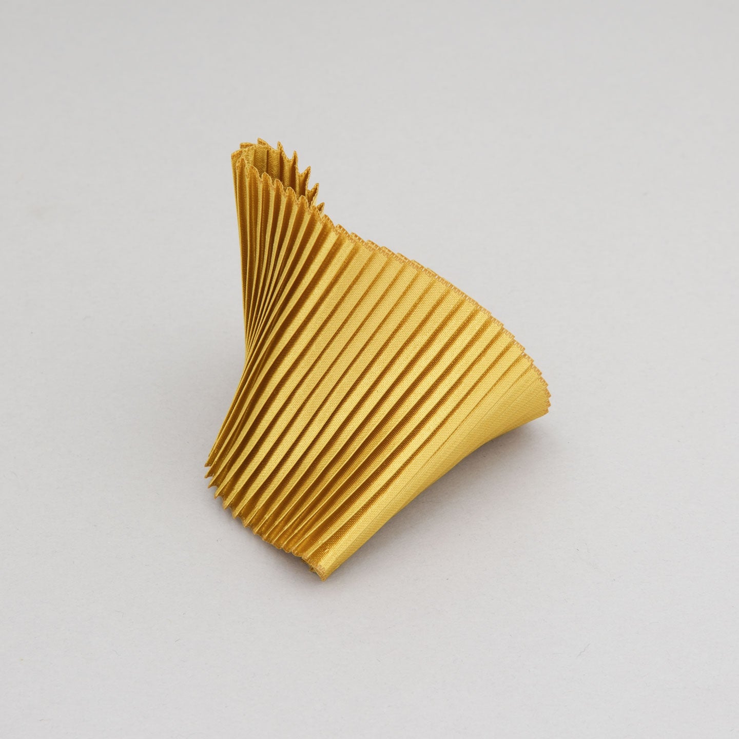 Bracciale-Seta-Giallo-Frontale-Alexandra-Tsoukala