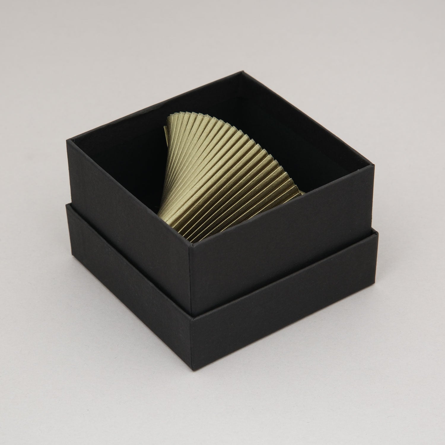 Bracciale-Seta-Khaki-Packaging-Alexandra-Tsoukala
