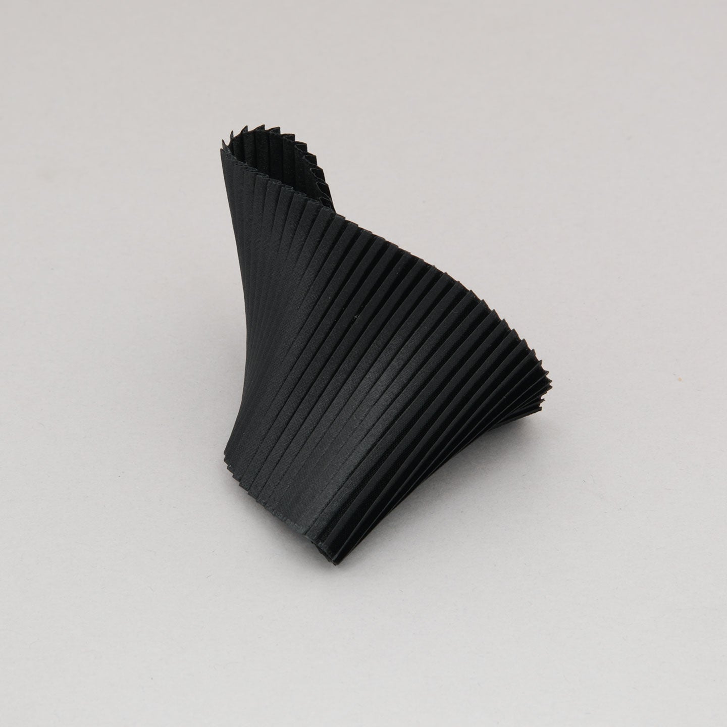 Bracciale-Seta-Nero-Frontale-Alexandra-Tsoukala