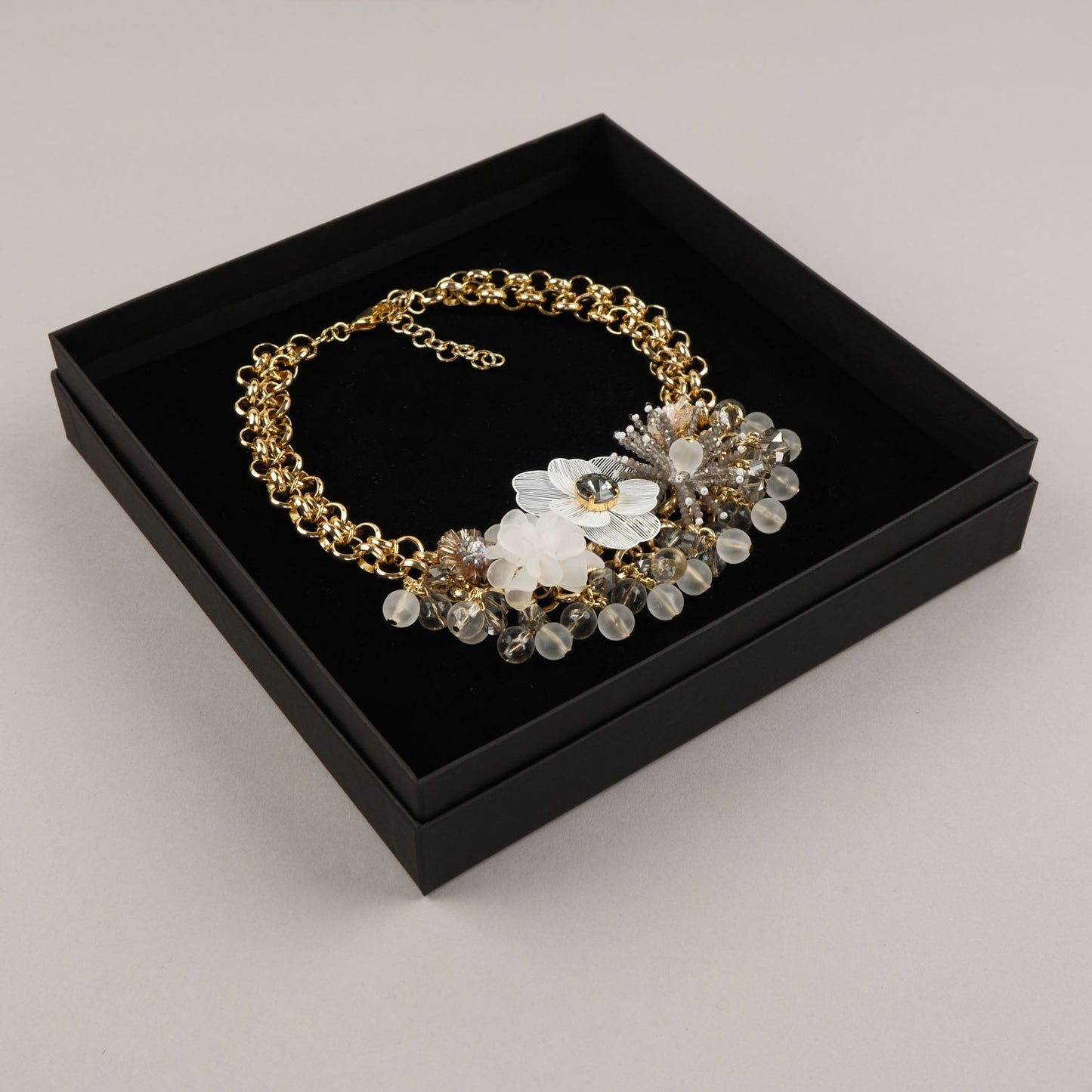 Collana Floralia - Bianco, grigio, dorato