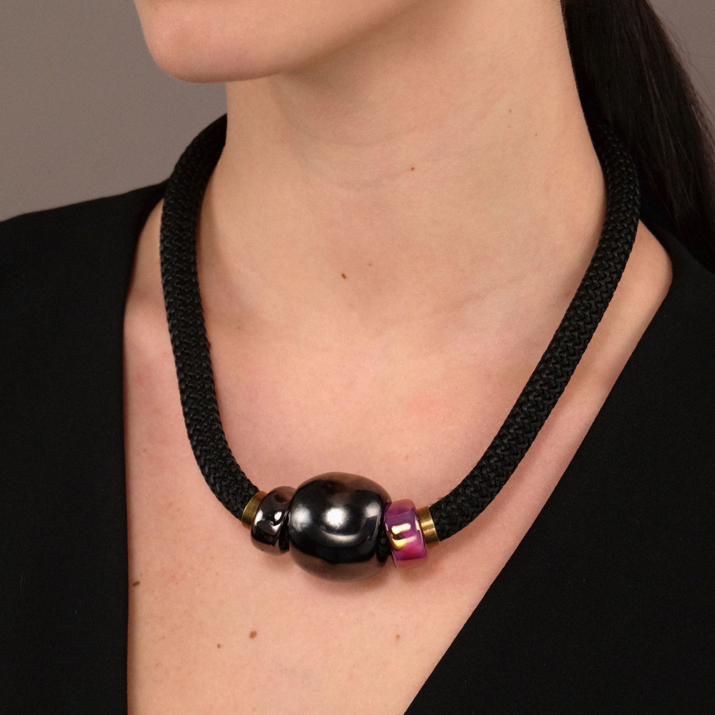 Collana Sfera Ceramica - Liquirizia