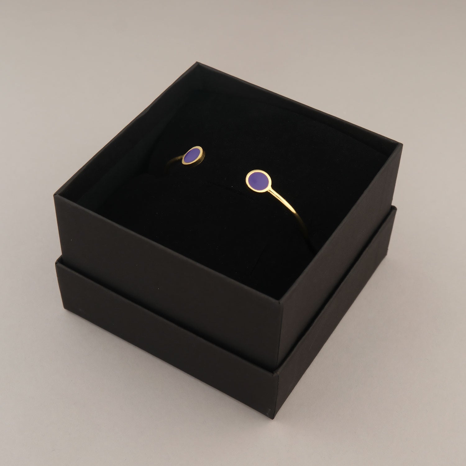 bracciale-donna-filo-cerchi-Viola-Packaging-francesca-bianchi-design