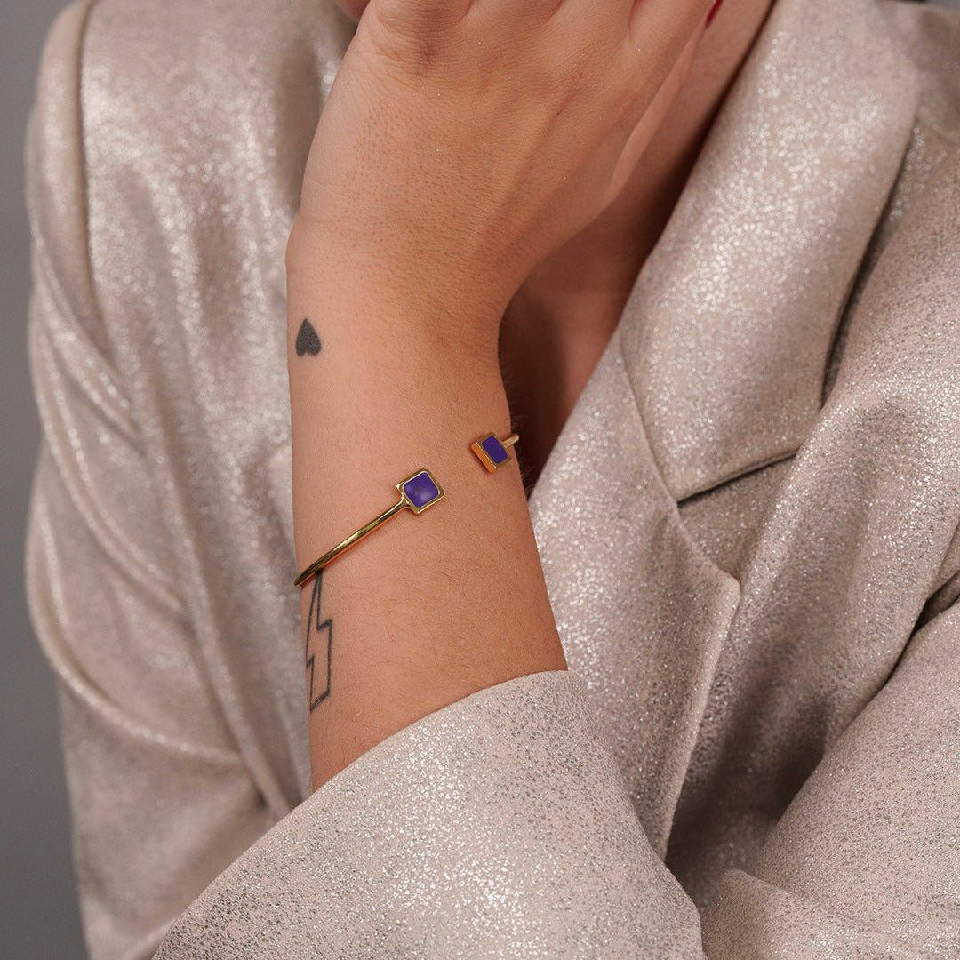 bracciale-donna-filo-quadrati-Viola-indossato-francesca-bianchi-design