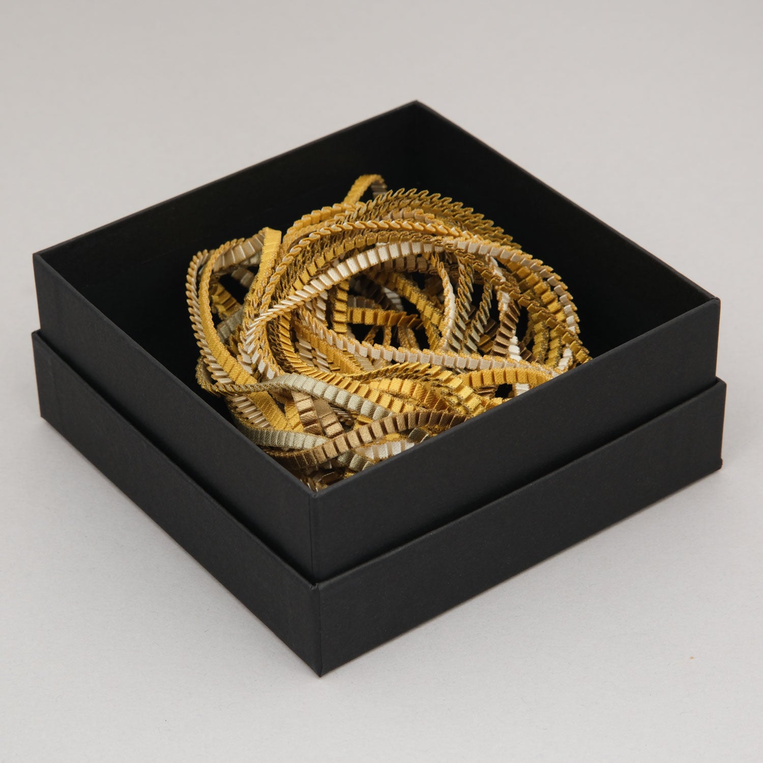 collana-Seta-astro-Packaging-Alexandra-Tsoukala