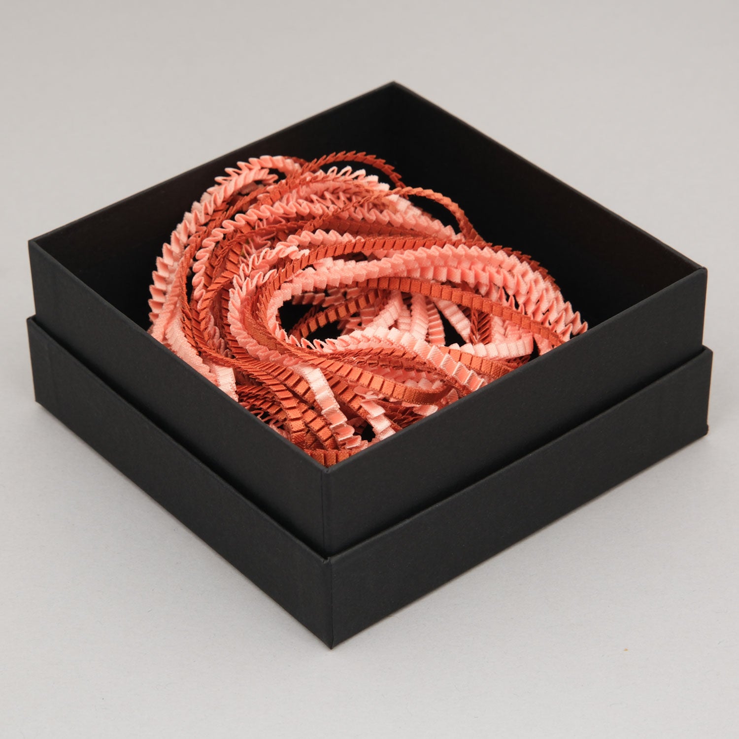 collana-Seta-aurora-Packaging-Alexandra-Tsoukala