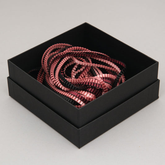 collana-Seta-borgogna-Packaging-Alexandra-Tsoukala