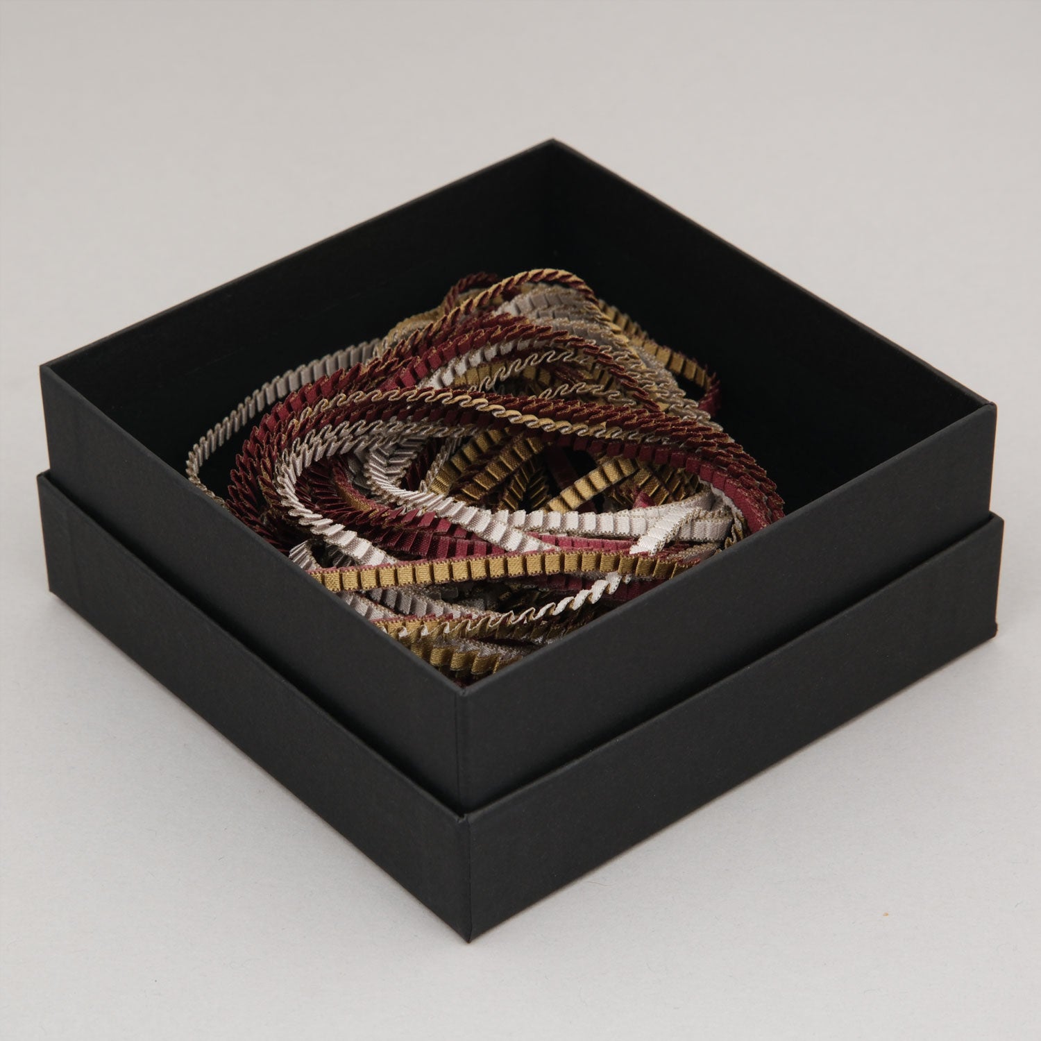 collana-Seta-cenere-Packaging-Alexandra-Tsoukala