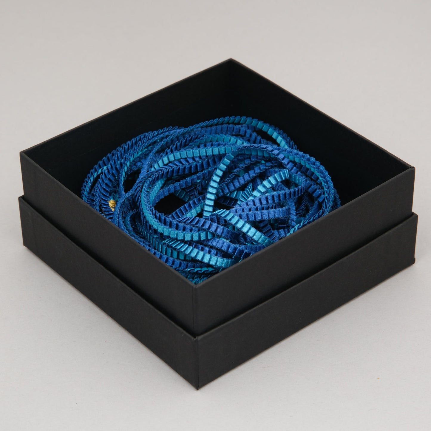 collana-Seta-cielo-Packaging-Alexandra-Tsoukala