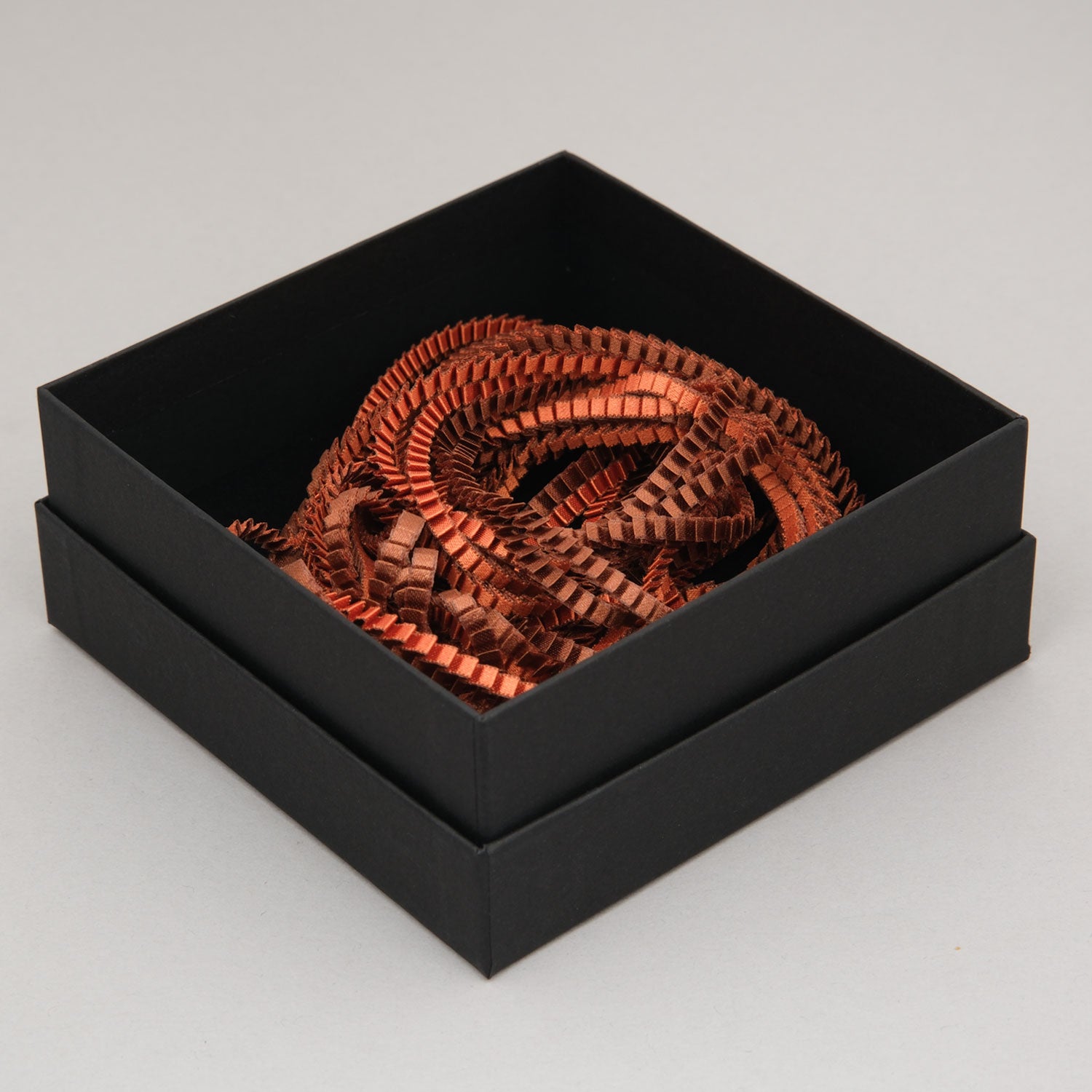 collana-Seta-duna-Packaging-Alexandra-Tsoukala