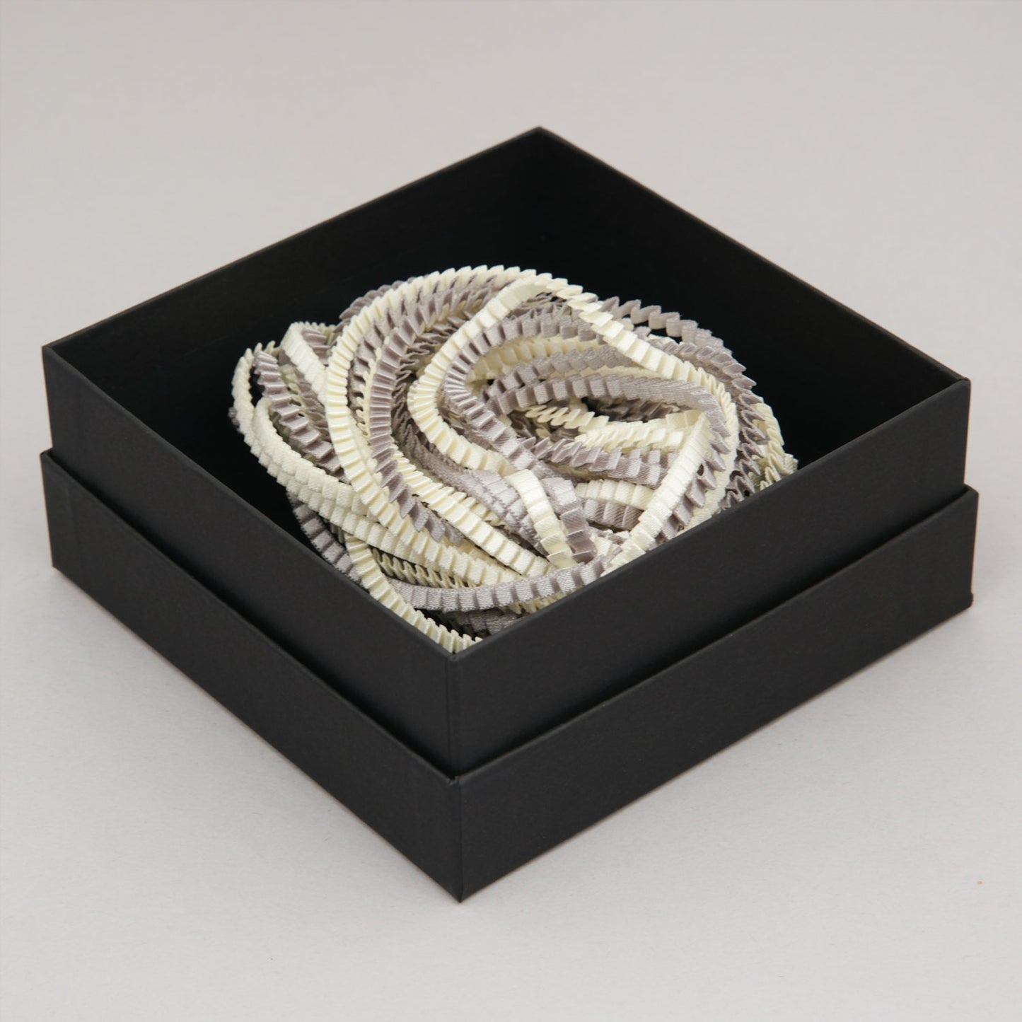 collana-Seta-luce-Packaging-Alexandra-Tsoukala