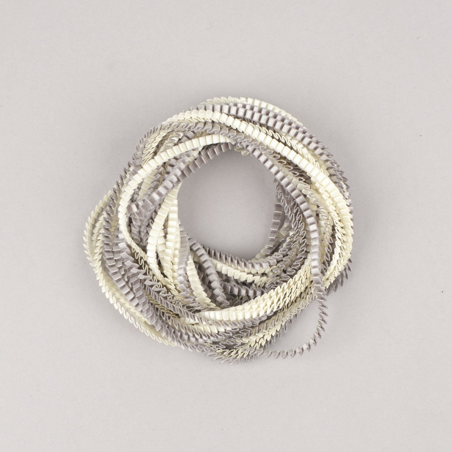 collana-Seta-luce-frontale2-Alexandra-Tsoukala