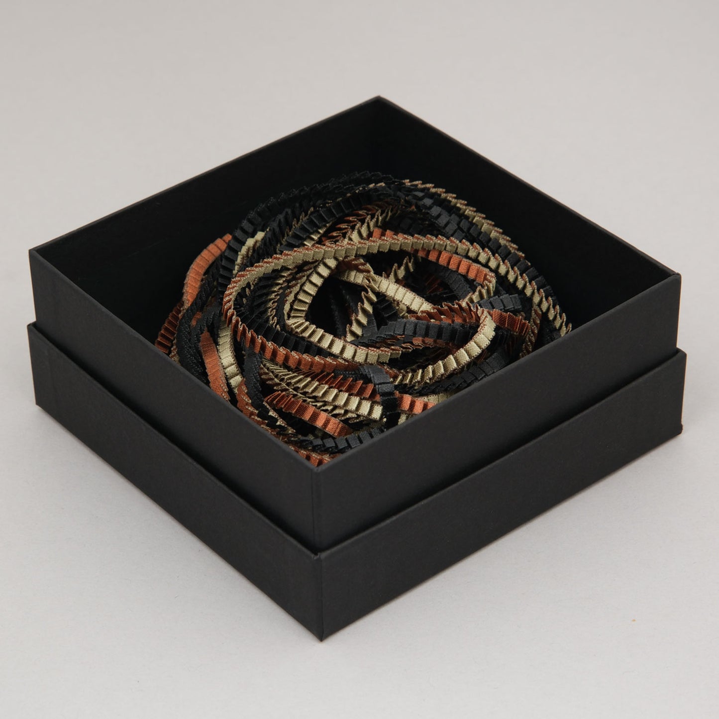 collana-Seta-nebbia-Packaging-Alexandra-Tsoukala