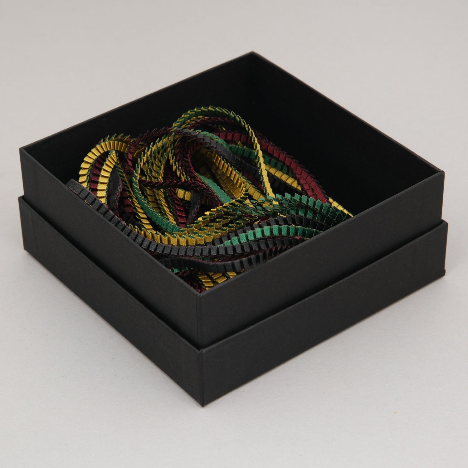collana-Seta-tenebre-Packaging-Alexandra-Tsoukala
