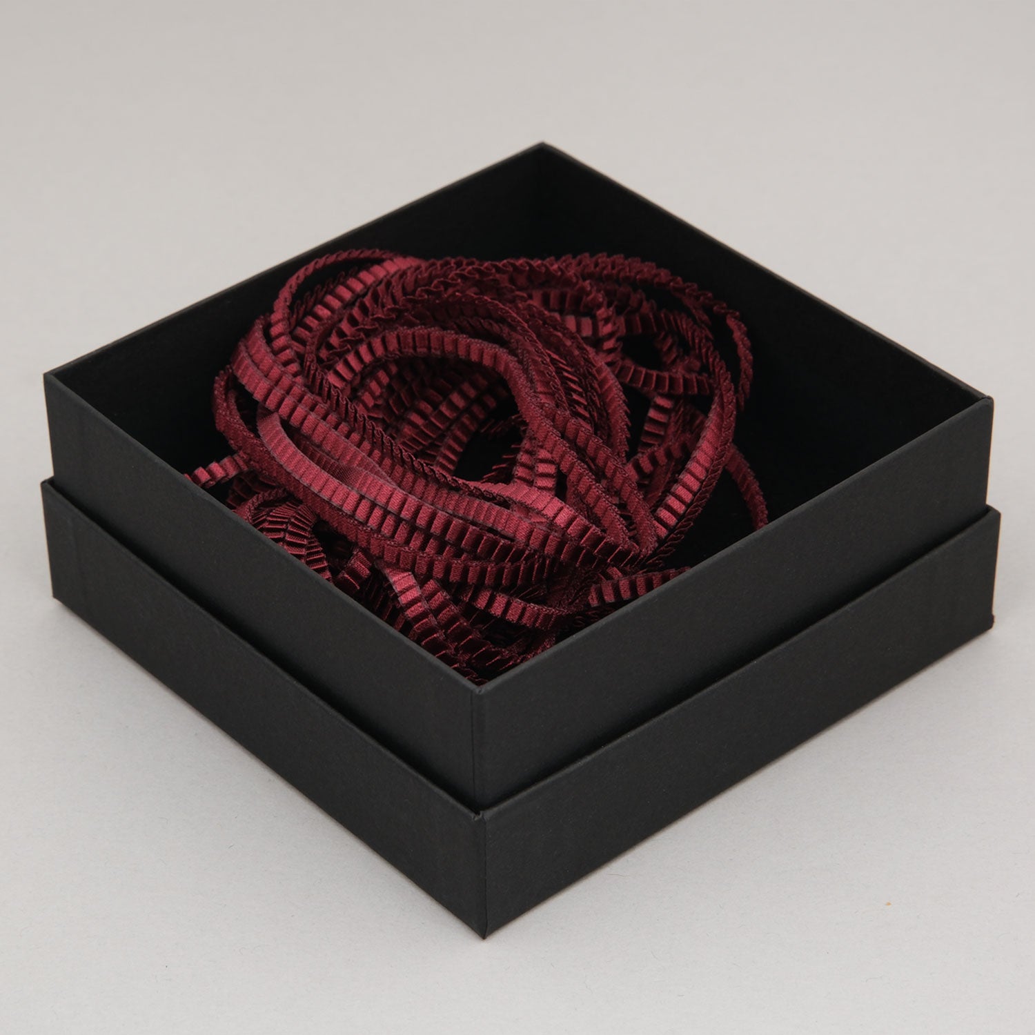 collana-Seta-vino-Packaging-Alexandra-Tsoukala