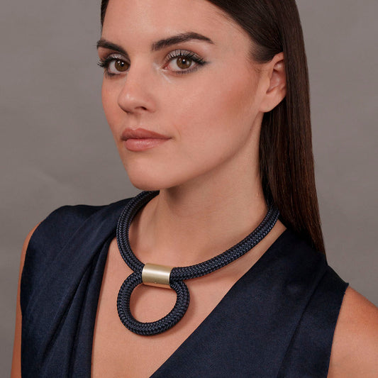 collana-cerchio-blu-e-argento-carlotta-scarabeo