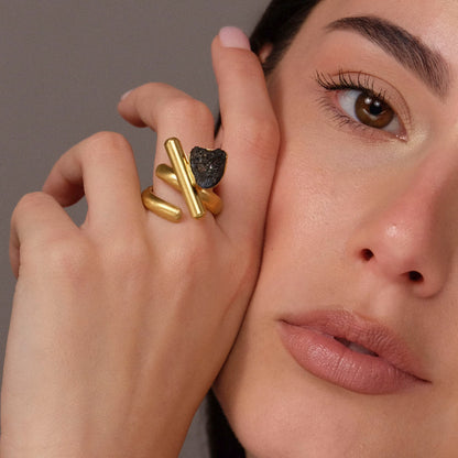 Anello Mirari - Dorato con agata nera