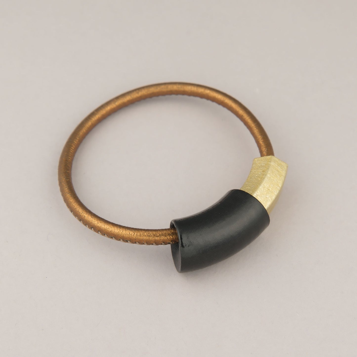 Bracciale Tube - Nero e Dorato